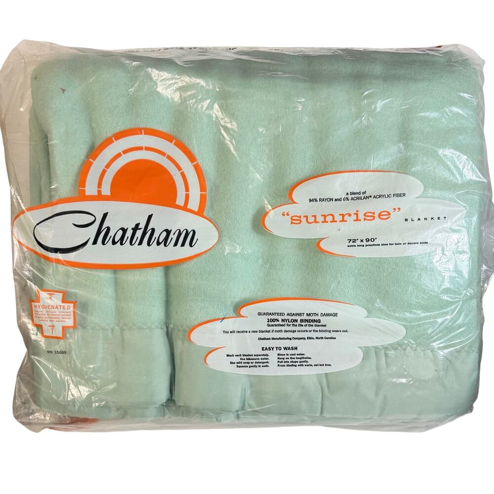 Vtg Mint Green Acrylic Blanket Silky Nylon Trim NEW NOS 72x90 Chatham